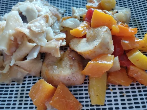 Pečeno povrće i piletina s mlincima od batata