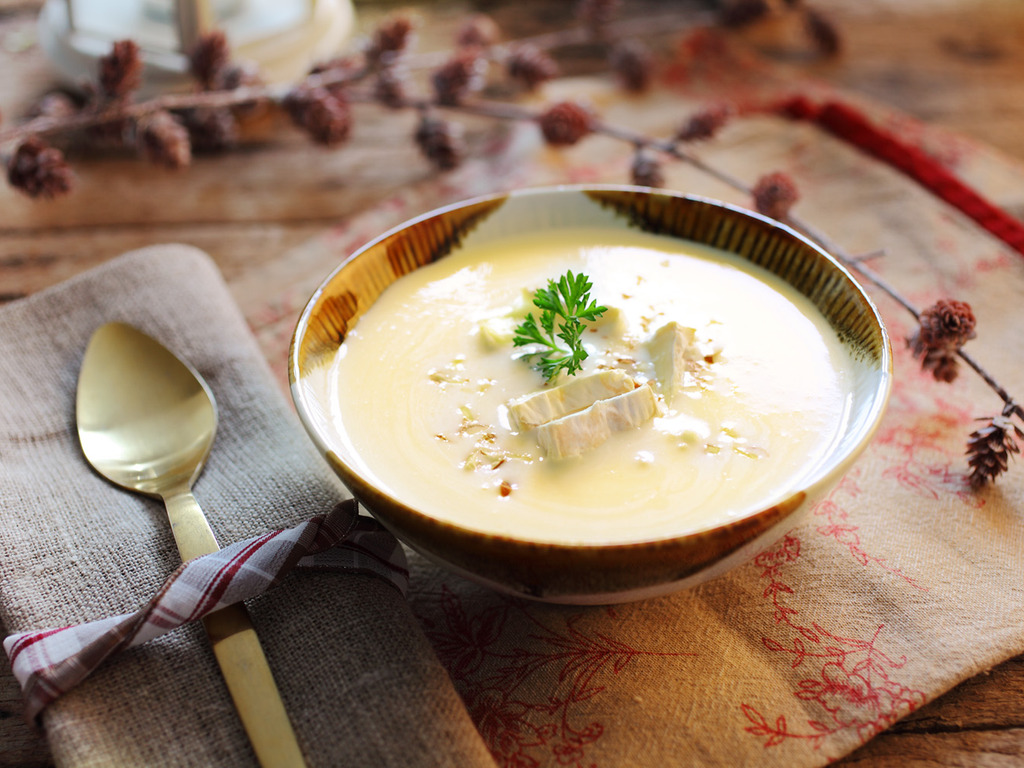 Supa crema de conopida cu branza camembert