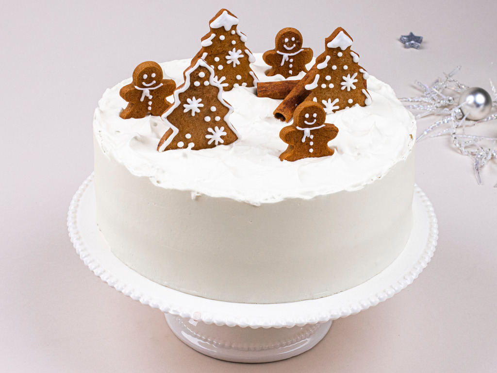 Kremasta svečana torta