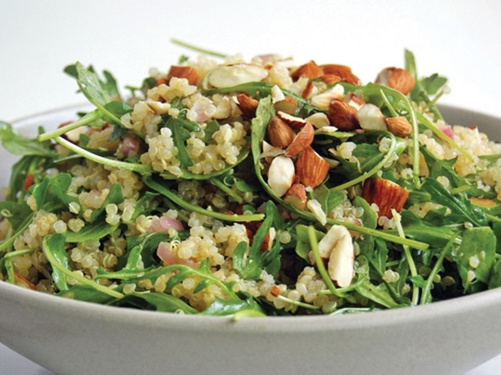 Quinoa salát s mandlemi