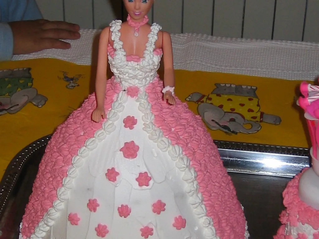 bånd repræsentant molekyle Barbie torta - Coolinarika