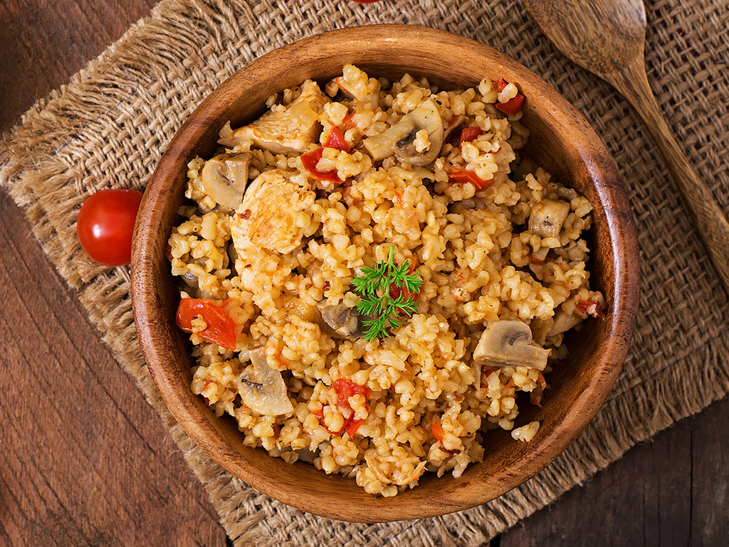 Bulgur s kuřecím masem a žampiony